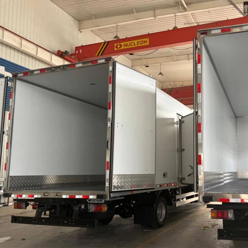 W jaki sposób nadwozie ciężarówki z suchym rdzeniem PU zwiększa efektywność nowoczesnego transportu?