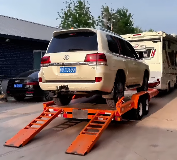 Przyczepa płaska z osią tandemową o udźwigu 3 ton